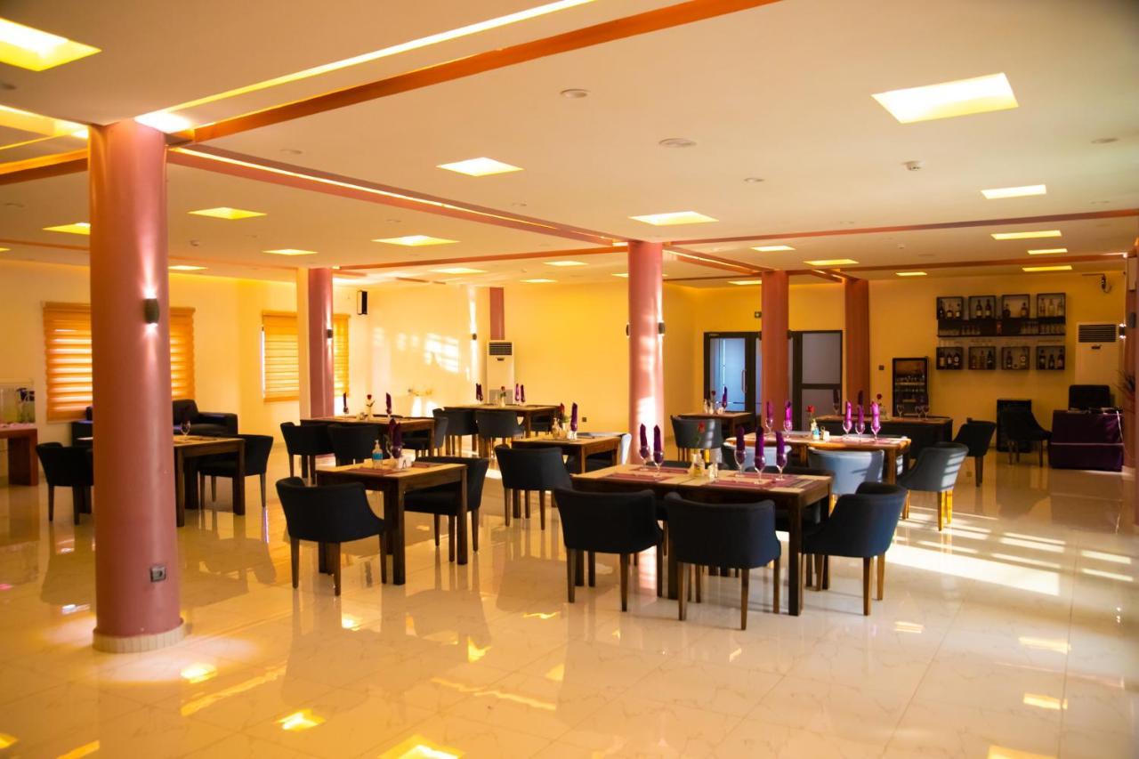 Hotel La Casa Cielo Cotonou Bagian luar foto