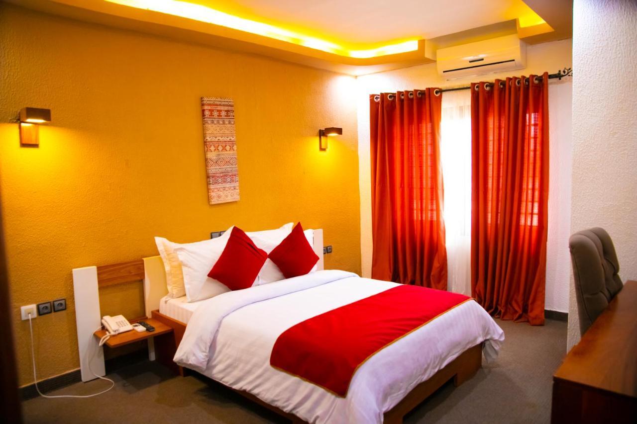 Hotel La Casa Cielo Cotonou Bagian luar foto